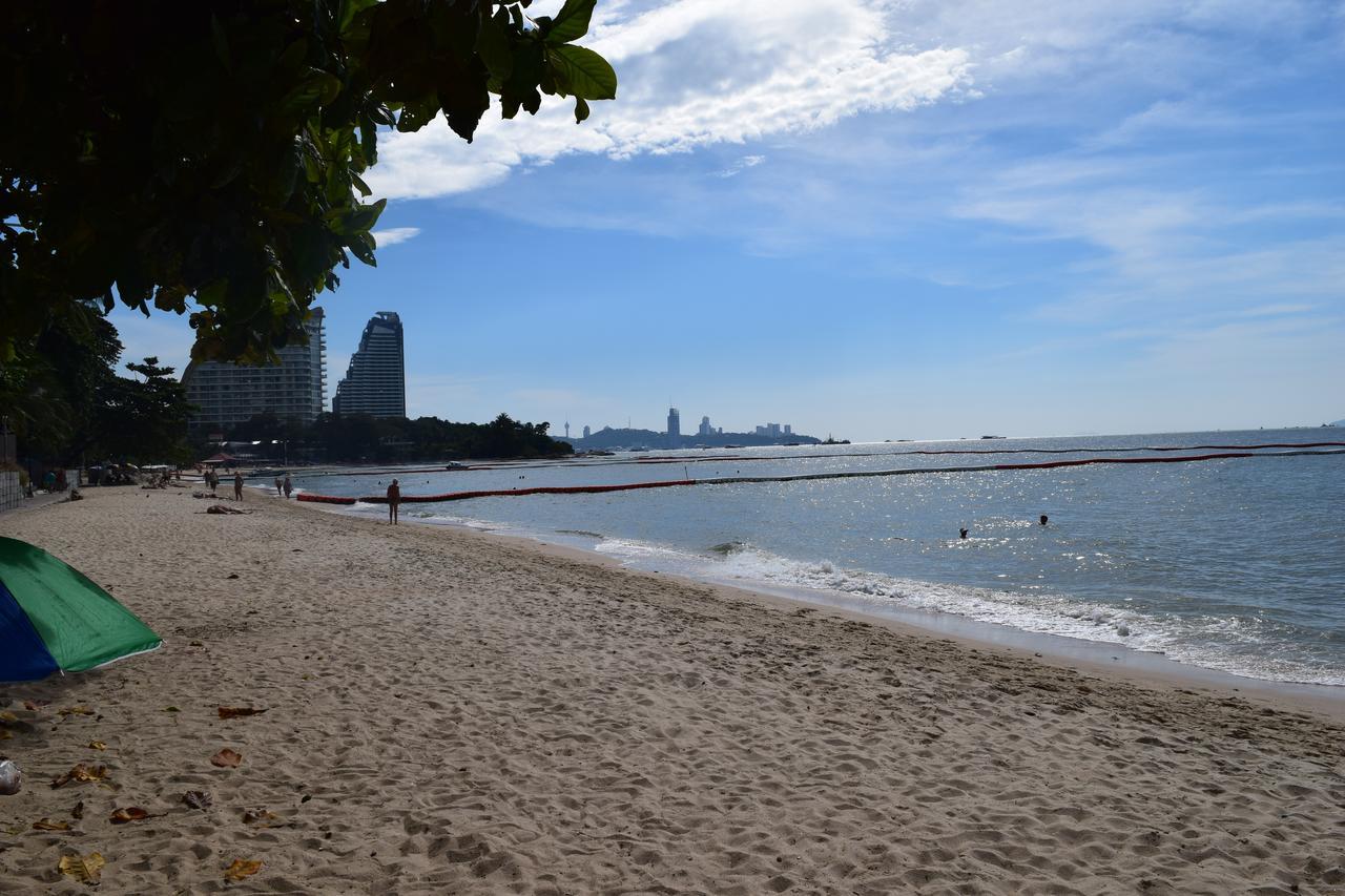 Sea View Apartment In Pattaya Exterior photo