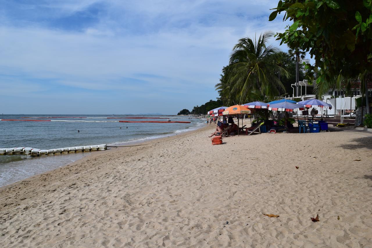 Sea View Apartment In Pattaya Exterior photo